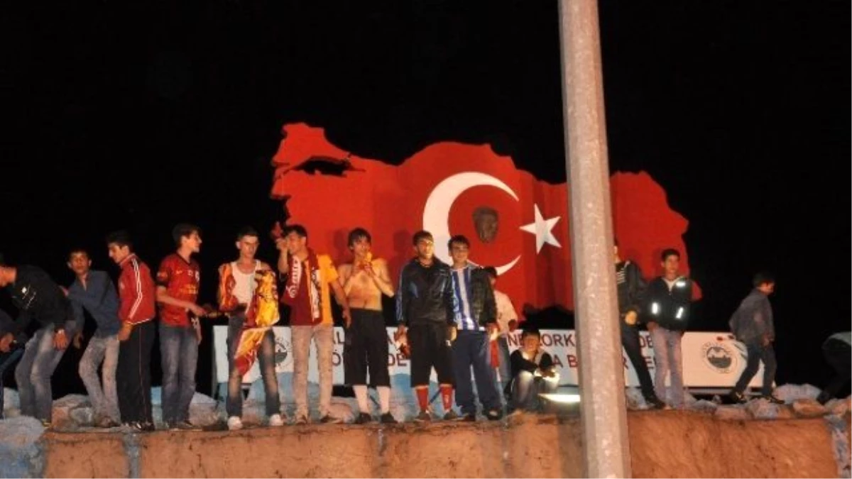 Muş\'ta Galatasaray\'ın Galibiyet Sevinci