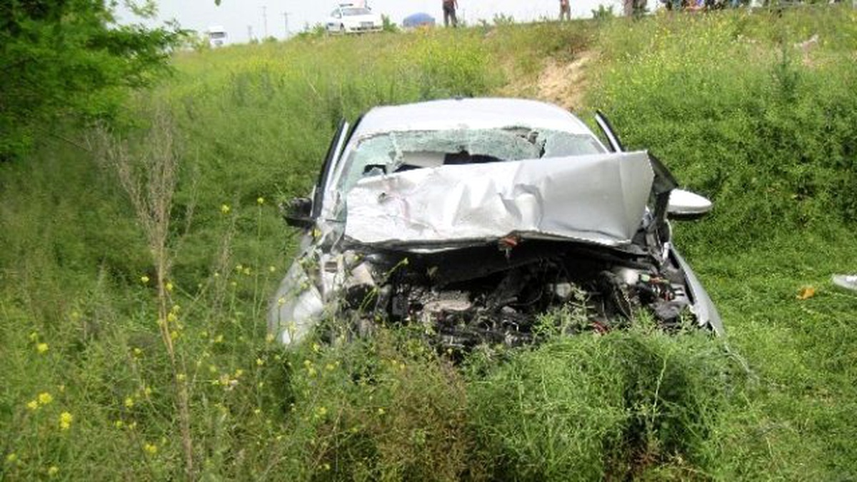 Otomobil Şarampole Uçtu: 1 Ölü, 3 Yaralı