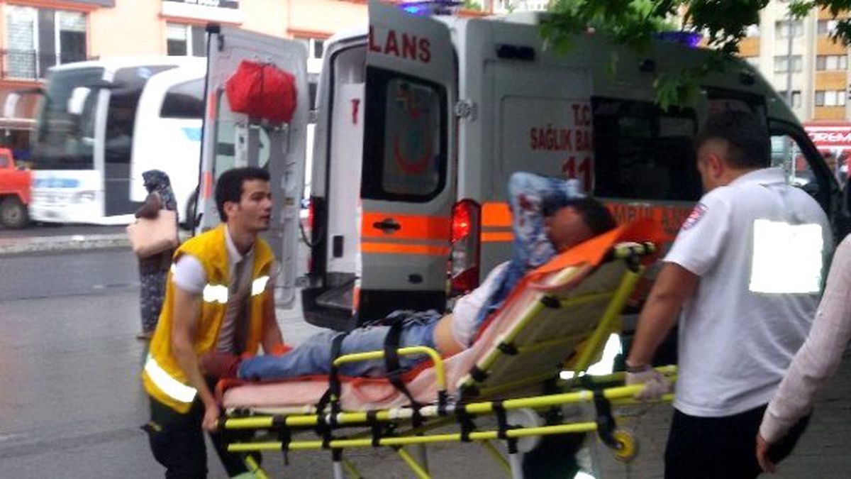 Sakarya\'da Bıçaklı Kavga: 1 Yaralı