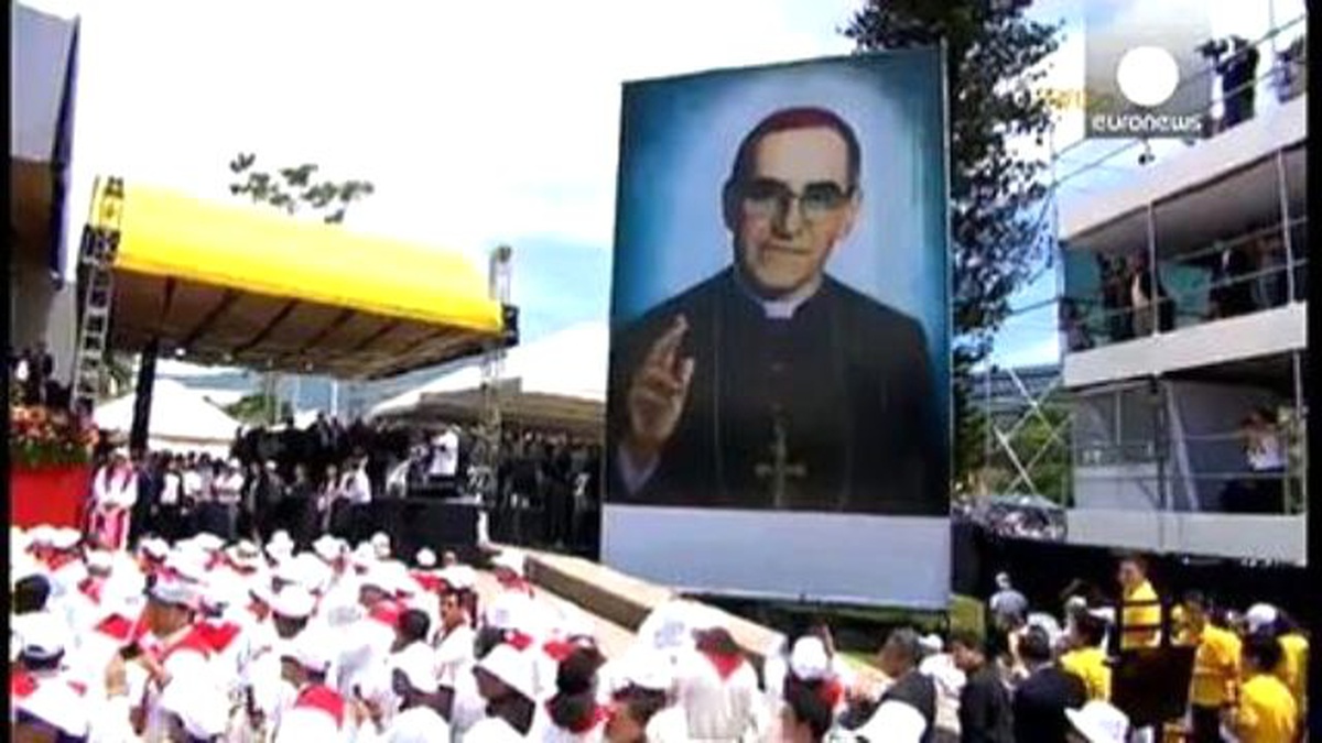 San Salvador\'un Efsane Başpiskopos\'u Romero İçin Dev Tören