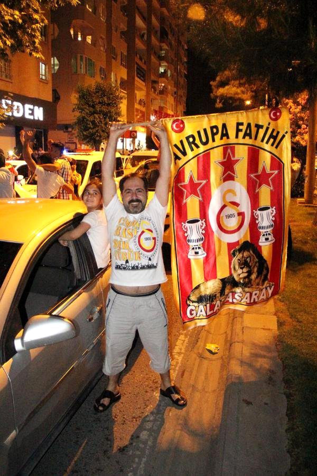 Şanlıurfa\'da Derbi Kutlaması