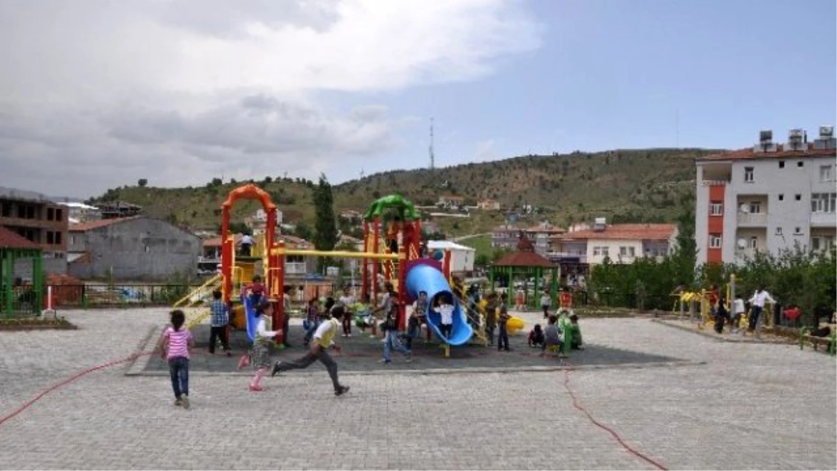 Sincik İlçe Belediye Çocuk Parkı Hizmet Girdi