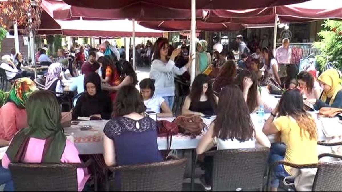 Türkiye\'de 50 İl ve 10 Ülkede Aynı Anda Kitap Okudular