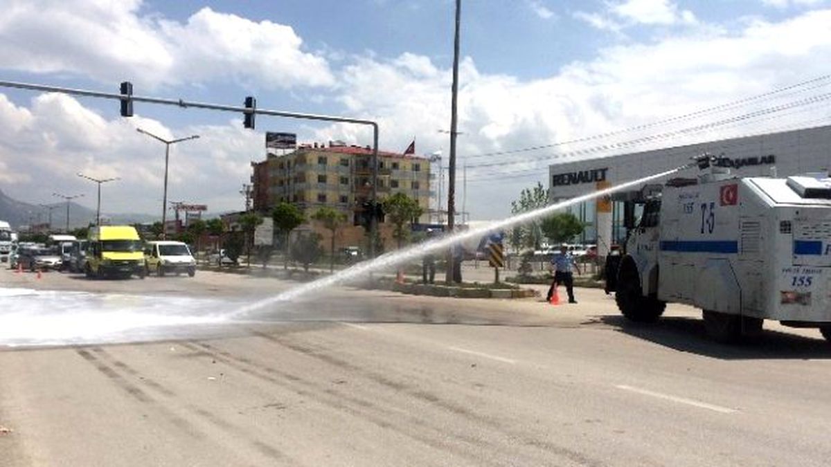 Korkunç Trafik Kazası Sonrası Olay Yerini TOMA Temizledi