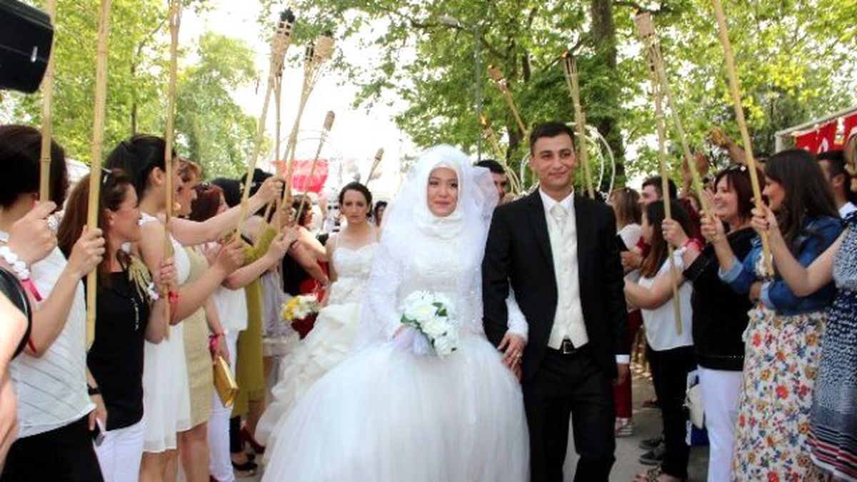 Yalova\'da Toplu Nikah Merasimi