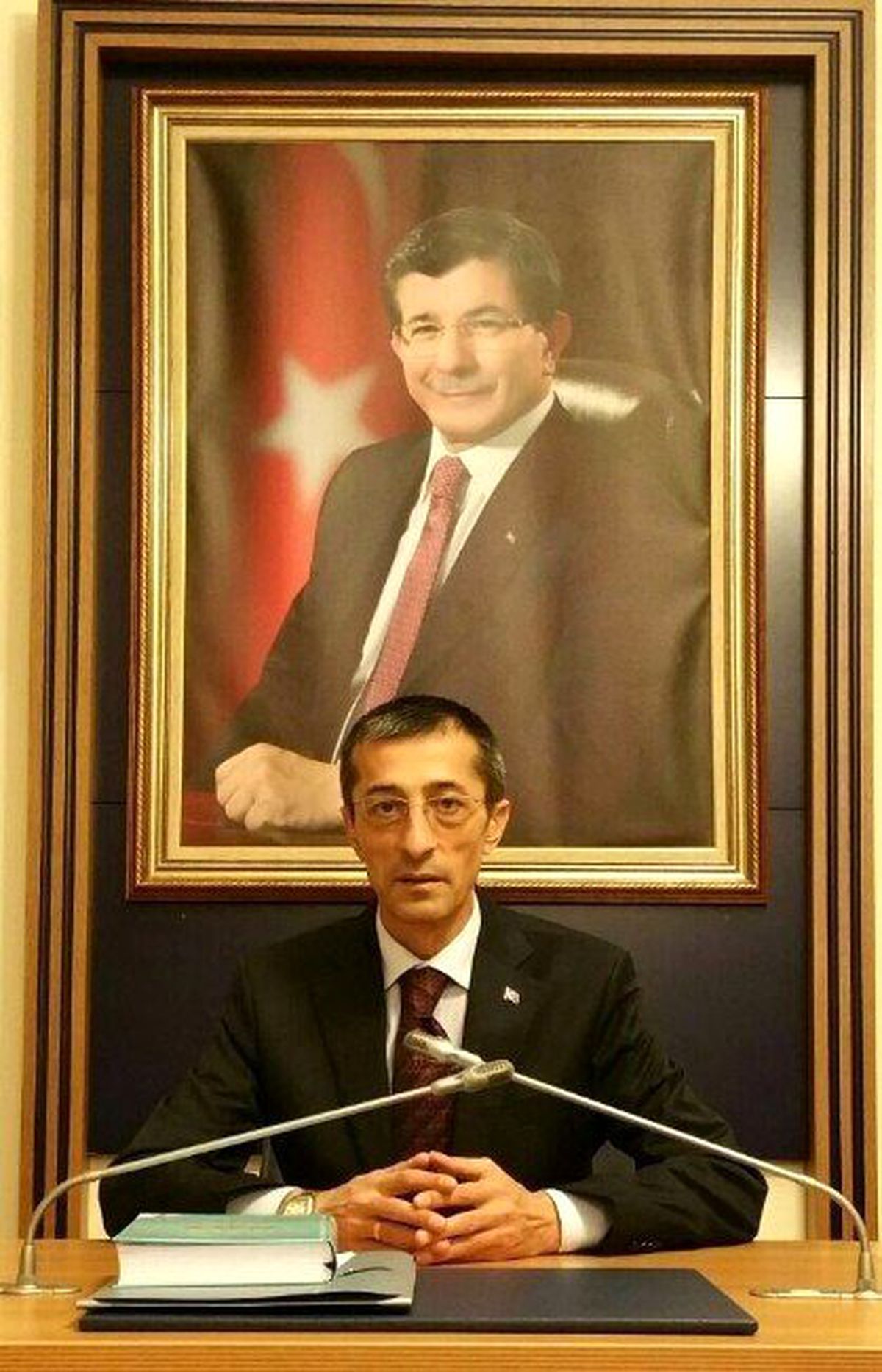 AK Parti İl Başkanı Yeşilyurt\'tan CHP\'ye Kent Meydanı Tepkisi
