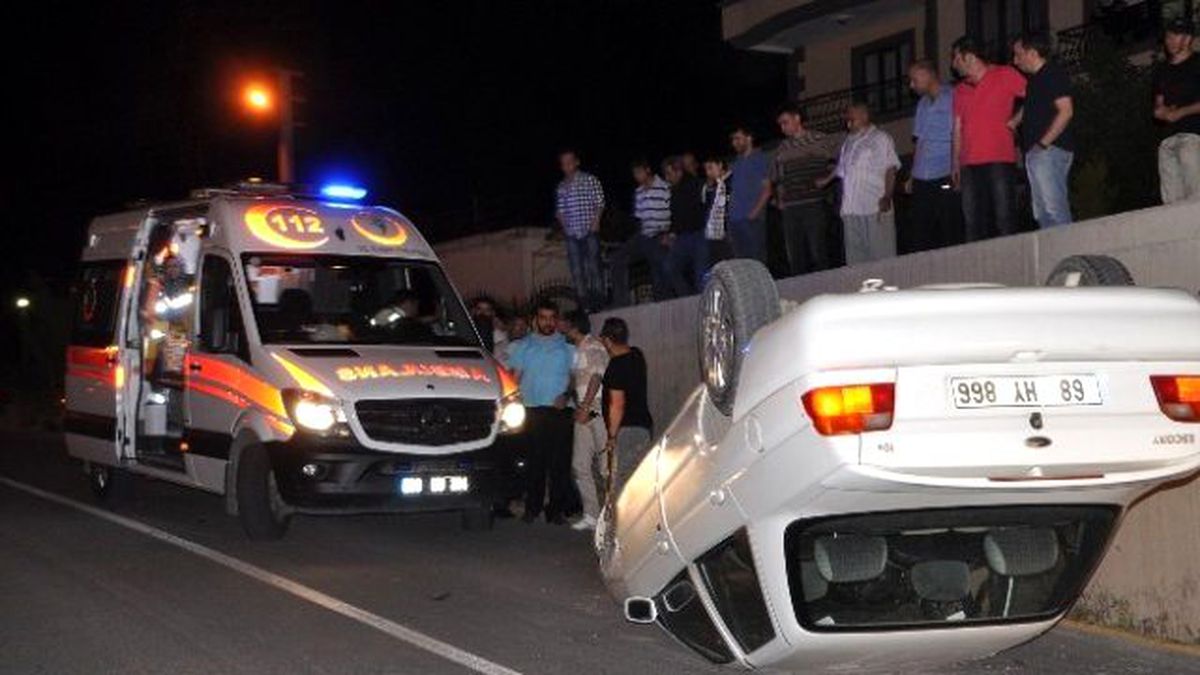 Aksaray\'da Otomobil Takla Attı: 2 Yaralı