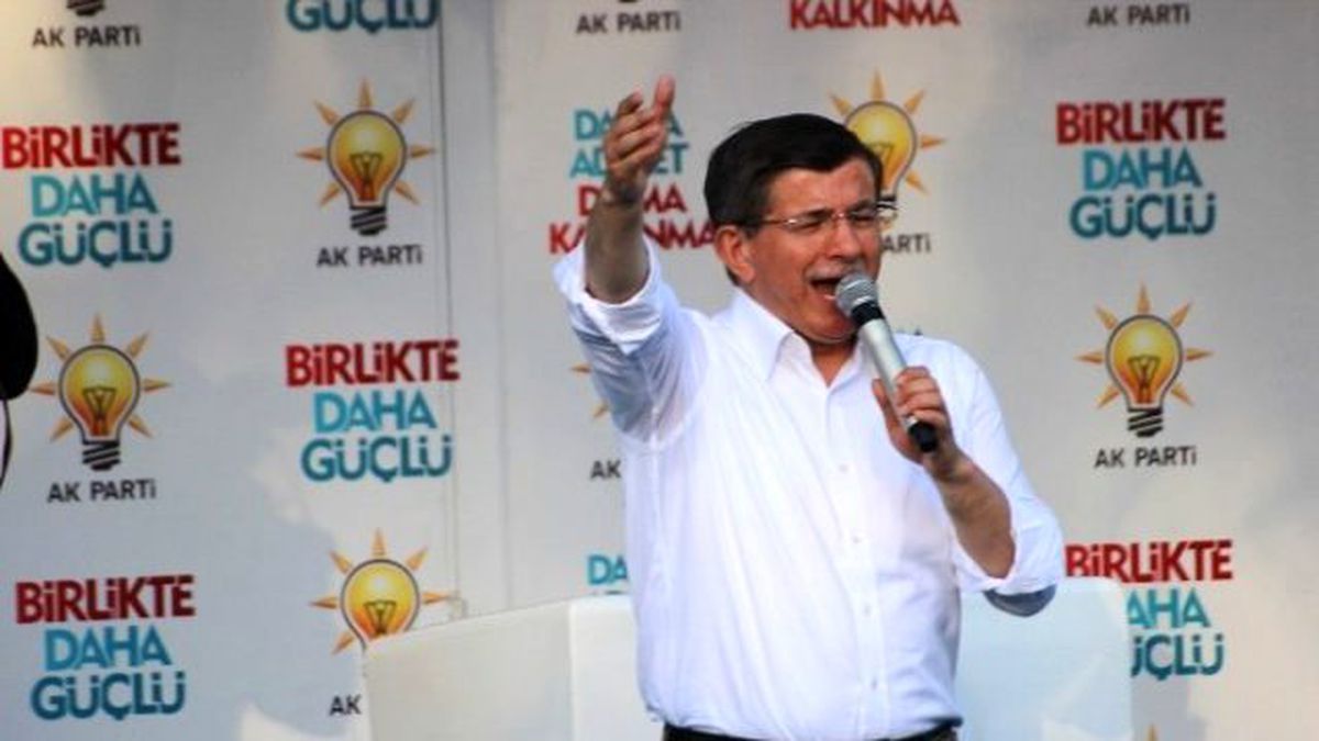 Başbakan Davutoğlu: "12 Yıllık İktidarımızı Kıskandıkları İçin Çatlıyorlar"
