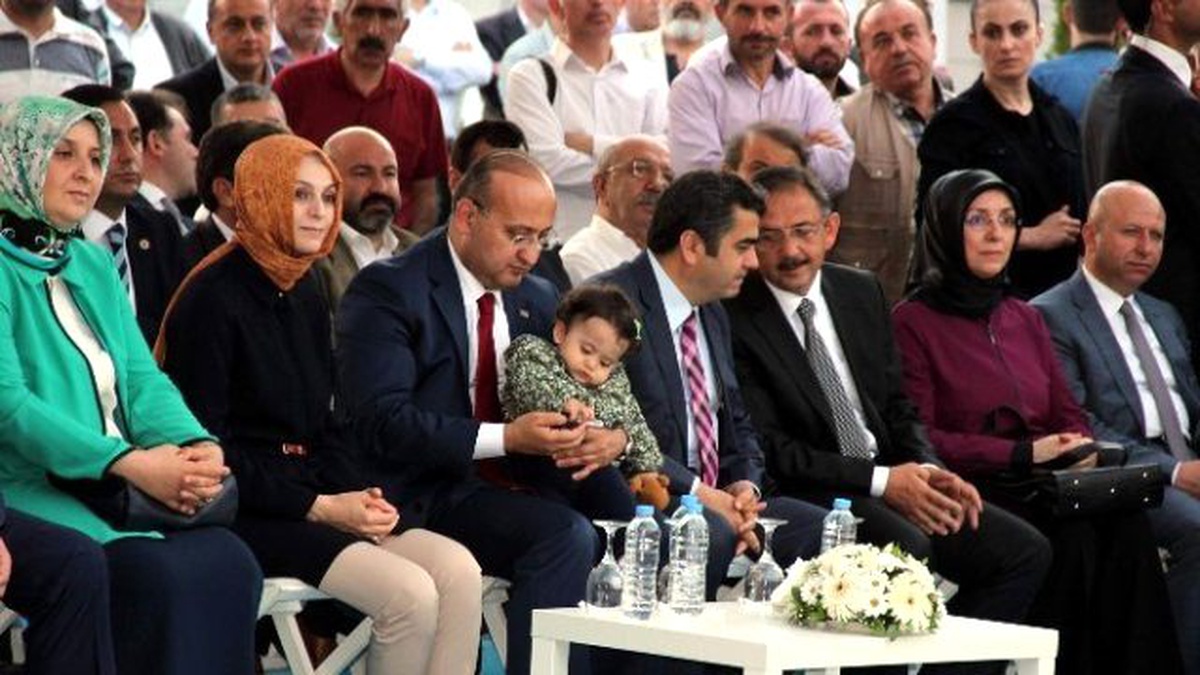Başbakan Yardımcısı Akdoğan: "Biz Millete Sevdalı Bir Kadroyuz"