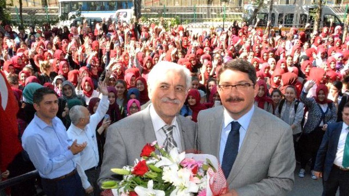 Başkan Çelik Öğretmenine Vefa