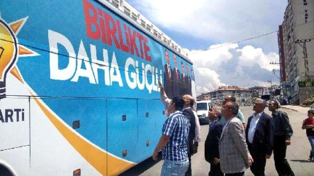 Batman\'da AK Parti Seçim Otobüsüne Silahlı Saldırı