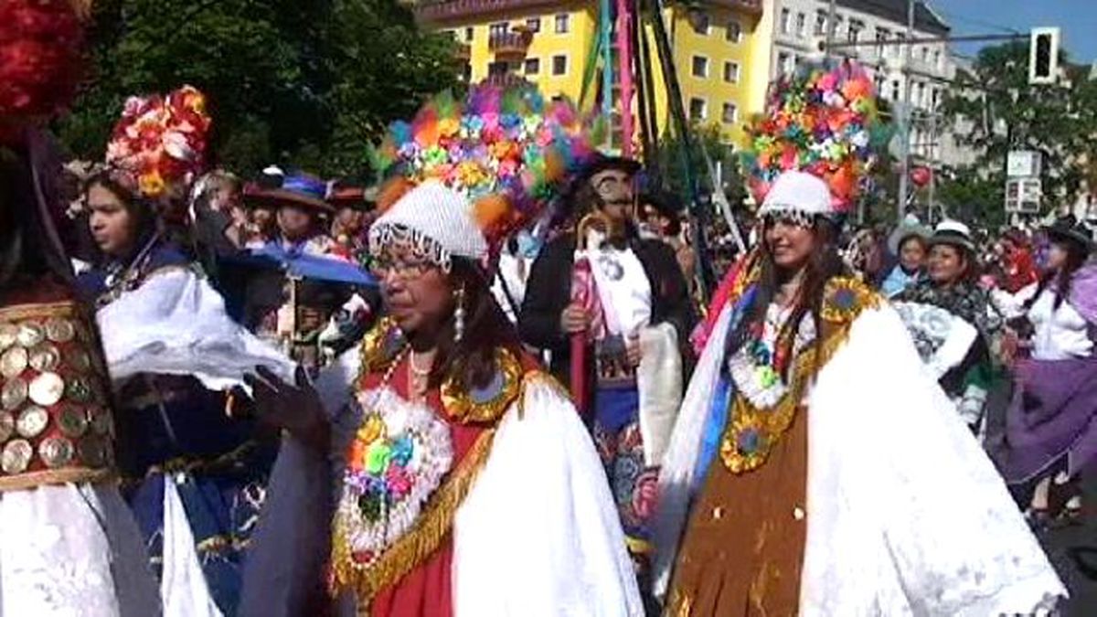 Berlin\'de Kültürler Karnavalı Gerçekleştirildi