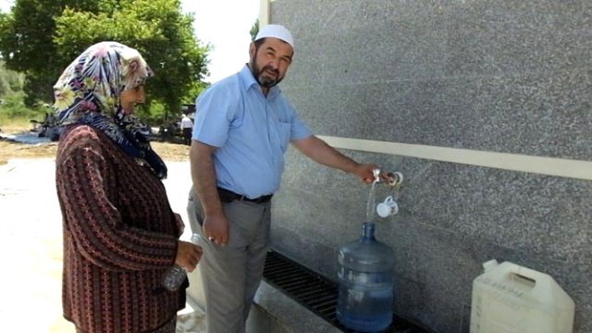 Burhaniyeli Hayırsever 14 Kilometreden Su Getirerek Hayır Yaptı