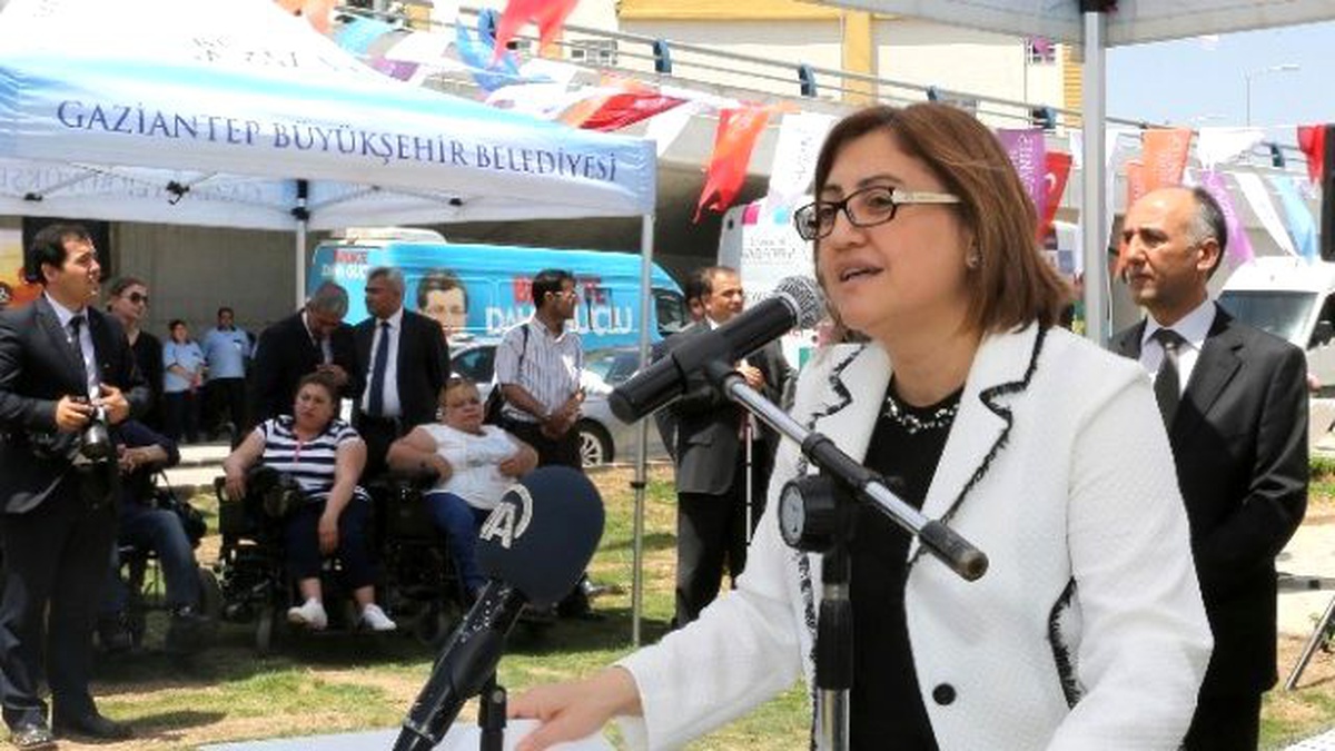 Büyükşehir Belediyesi Aktif Yaşam ve Eğitim Merkezi Açıldı