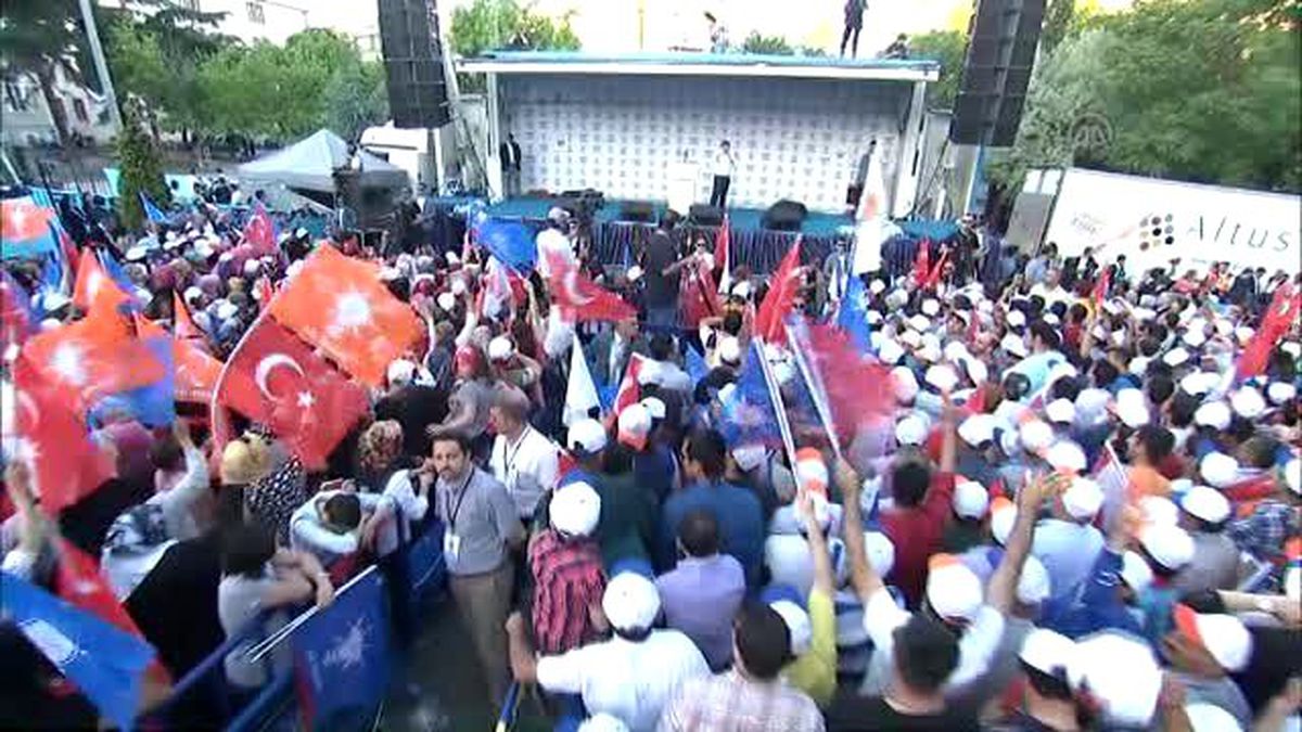 Davutoğlu: '78 Milyon Bir Beden Gibiyiz Bir Yürek Gibiyiz Bu Yüreği Parçalayabilirler Mi?'