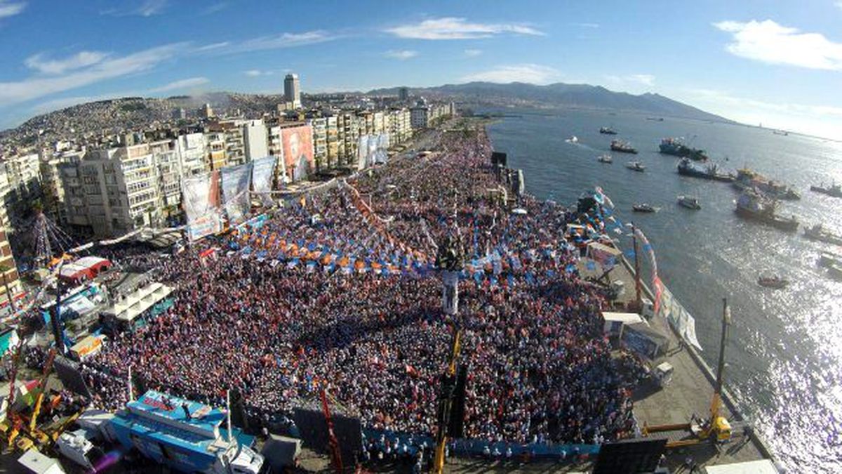 Davutoğlu İzmir\'i Salladı