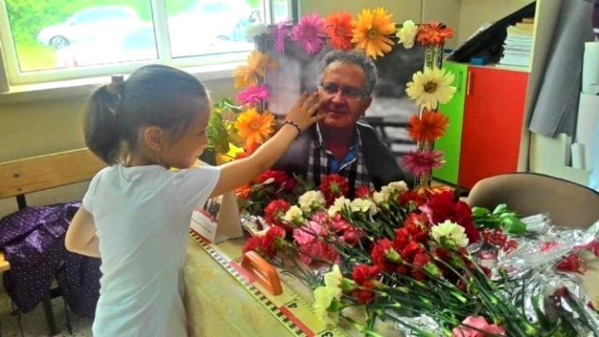 Döve Döve Öldürülen Öğretmenin Sınıfında Hüzünlü Tören