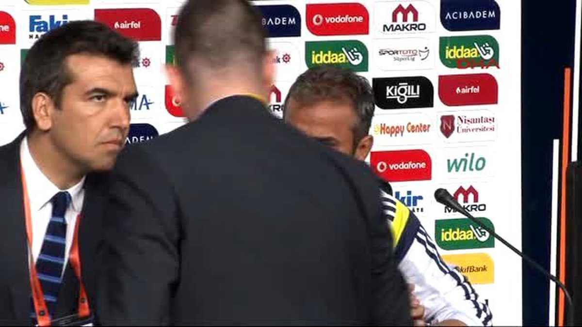 Fenerbahçe Teknik Direktörü Kartal Bu Sezonun Nasıl Oynandığını Herkesin Vicdanına Bırakıyorum
