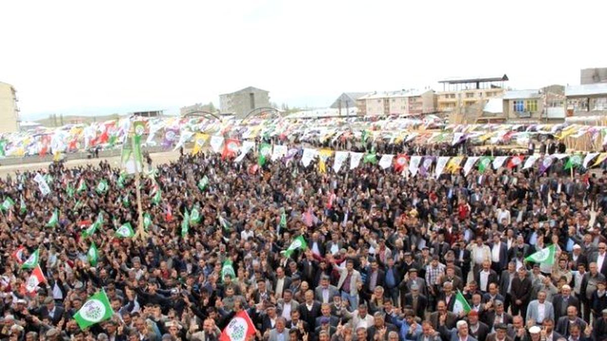 Figen Yüksekdağ Van\'da