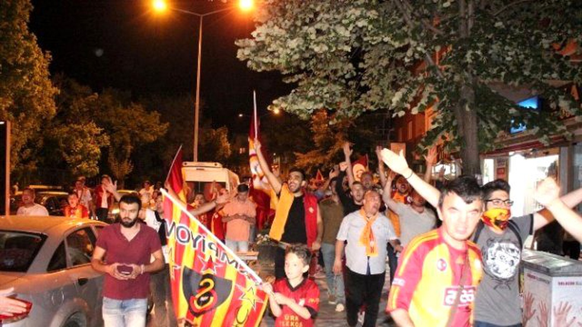 Galatasaray\'ın Şampiyonluğu Edirne\'de Coşkuyla Kutlandı