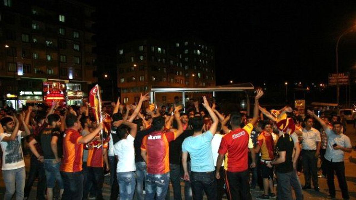 Galatasaray Taraftarı Kilis\'te Şampiyonluk Turu Attı