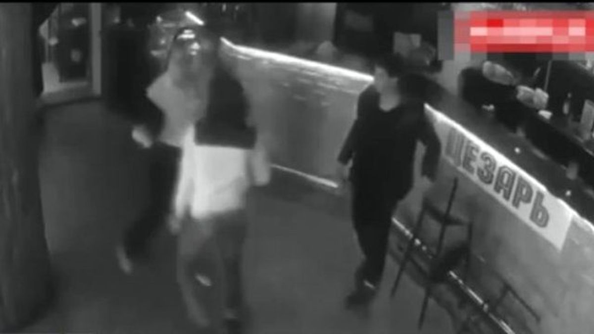 Garson Kız, Kendisini Taciz Eden Adamı Dövdü