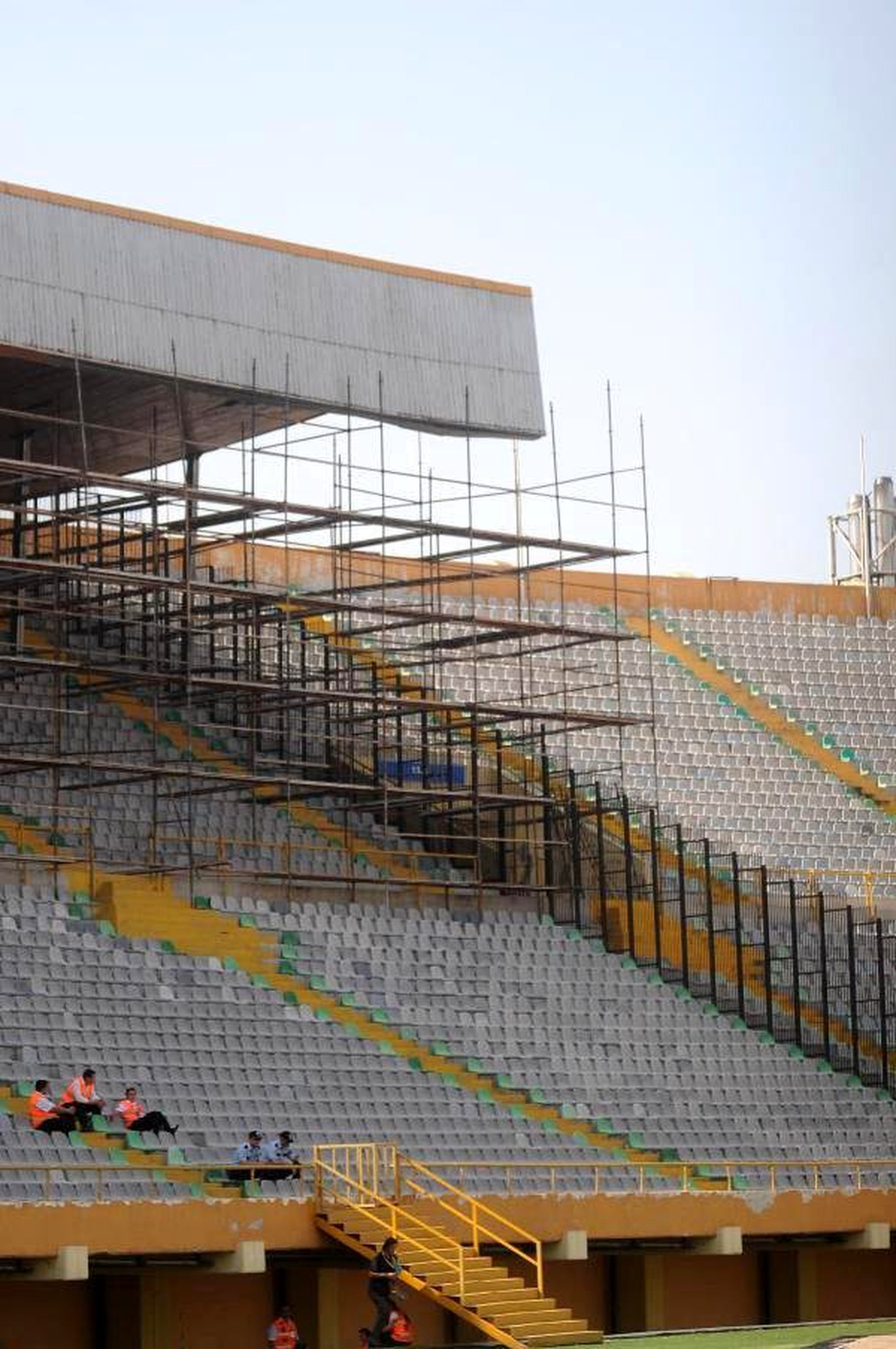 İzmir Atatürk Stadı\'nda Çatı Yenileniyor