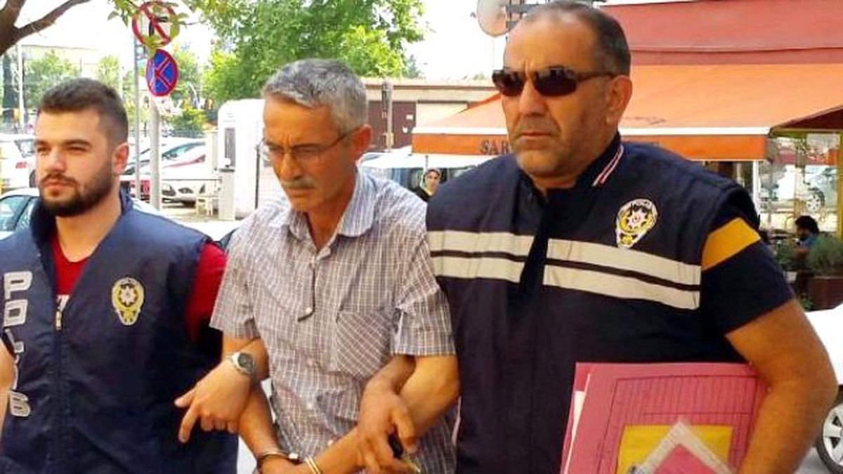 Kuru Sıkı Tabancalı Soyguncuyu Banka Müdür Alarm Butonuyla Yakalattı