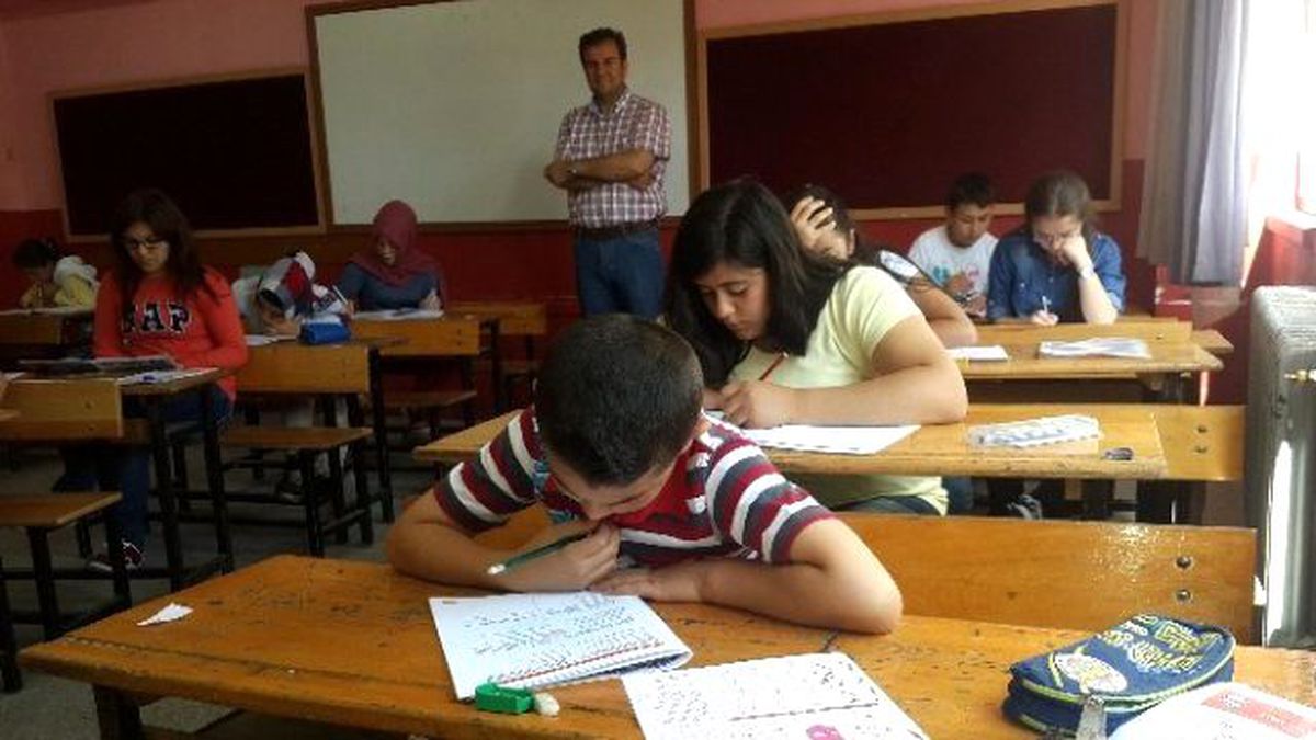 Kütahya\'da \'Ödüllü Kitap Okuma Yarışması\'nın Sınavı Yapıldı