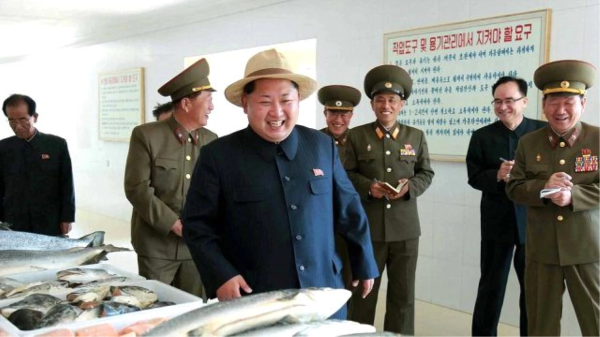 Kuzey Kore Lideri Komutanlarla Teftişe Çıktı
