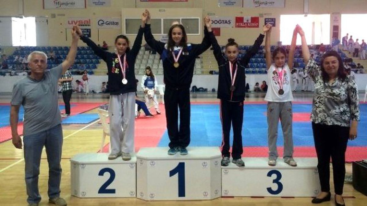 Marmara Taekwondo Şampiyonasına Çanakkale Anafartalar Spor Kulübü Damgasını Vurdu