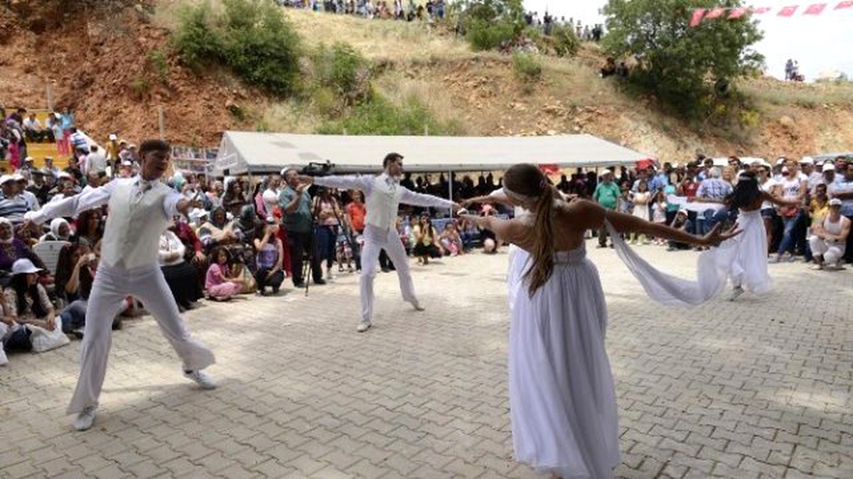 Mersin\'de 8. Gezende Erik Festivali Coşkusu