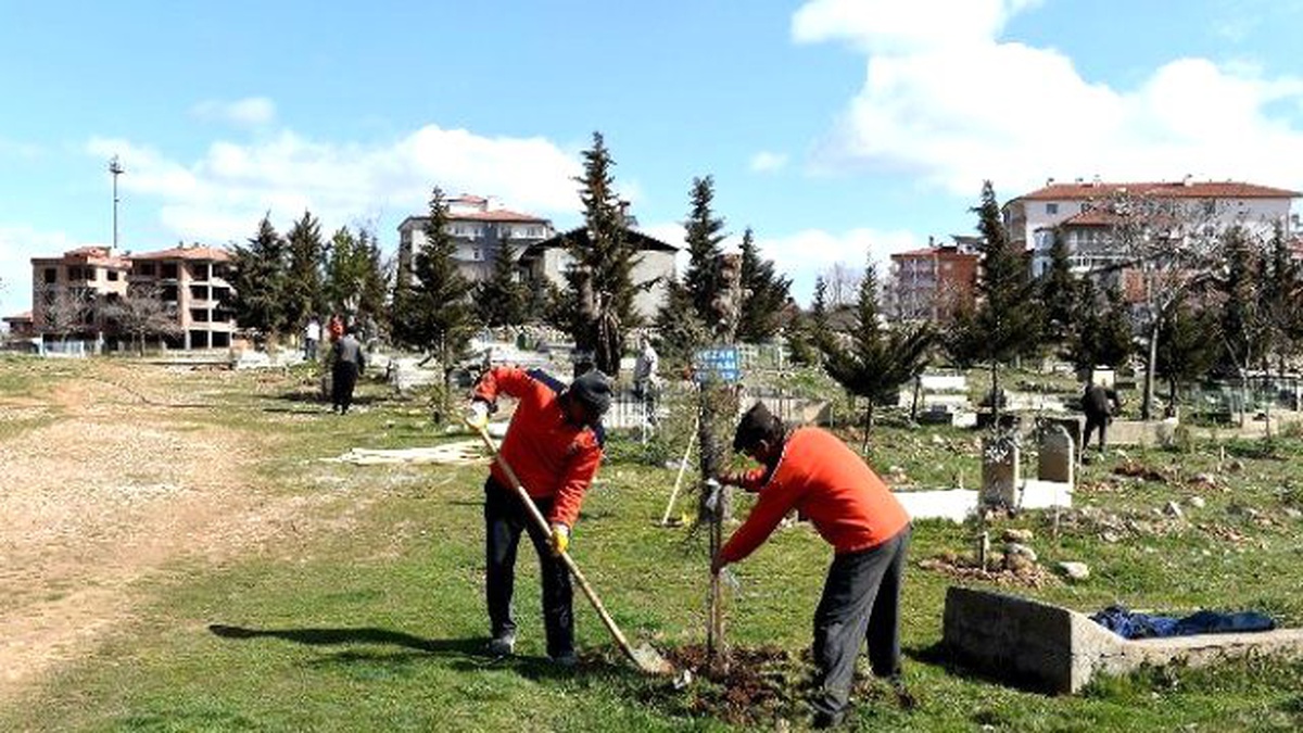 Mezarlıklarda, Temizlik ve Bakım Çalışmaları Devam Ediyor
