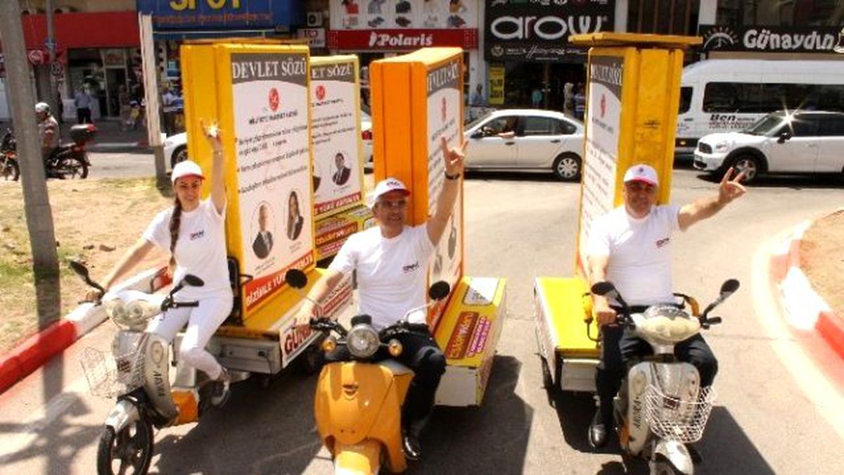 MHP\'li Adaylar Elektrikli Bisiklet Üzerinden Vatandaşları Selamladı