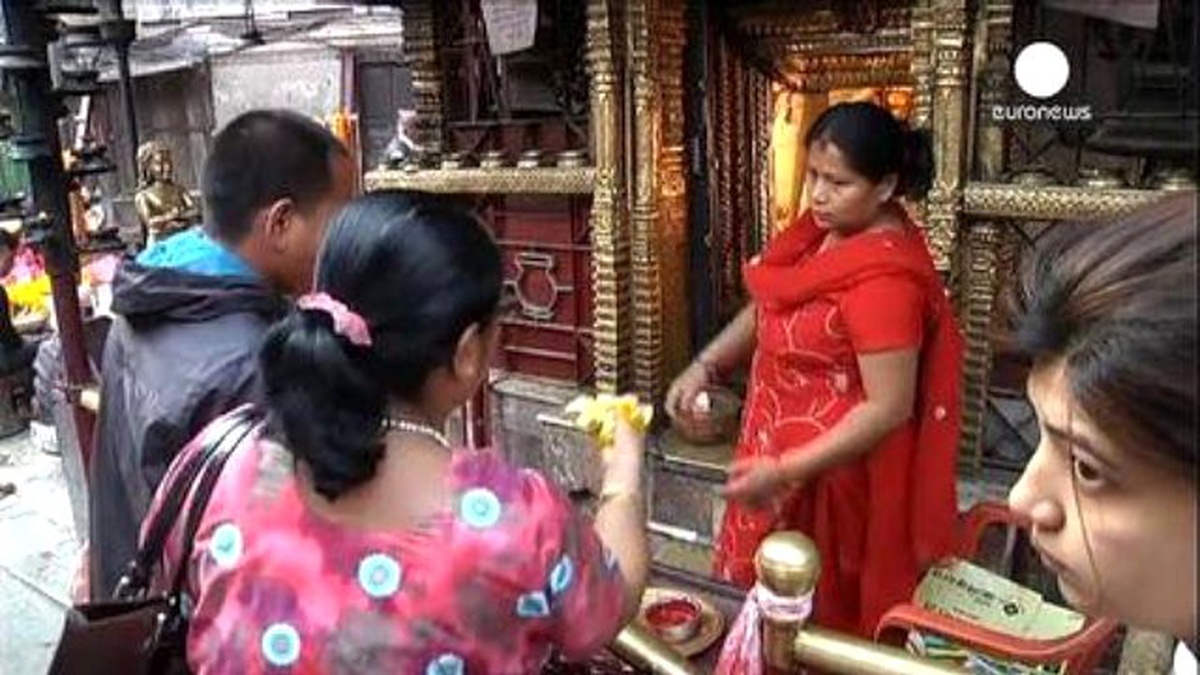 Nepal Depremin Yaralarını Sarmakta Zorlanıyor