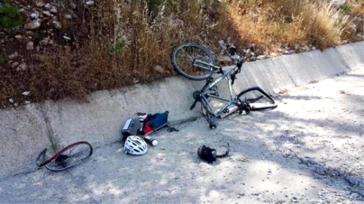 Otomobil Çarpan Fransız Bisikletçi Öldü