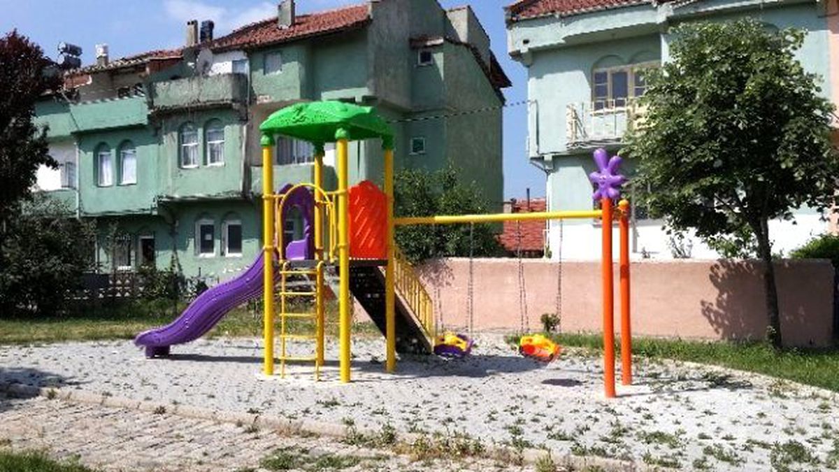 Park ve Bahçelerdeki Oyun Gruplarını Kalite Standartlarına Göre Yeniliyor