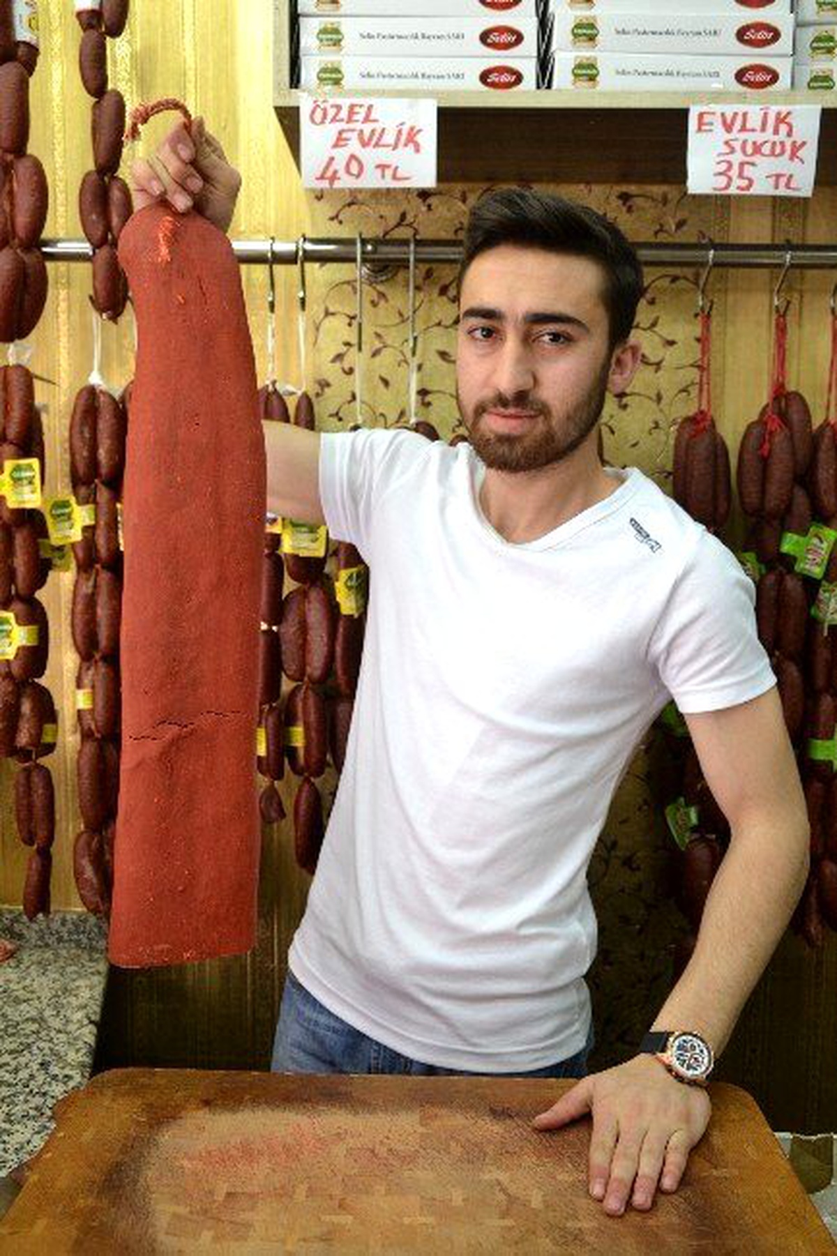 Pastırma ve Sucuk Satan Esnaf Gurbetçi Vatandaşları Bekliyor