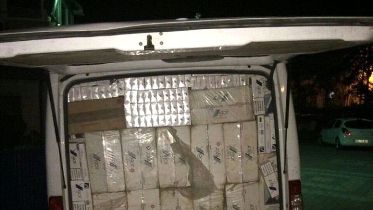 Polisten Kaçmaya Çalışan Araçta 38 Bin Paket Kaçak Sigara Ele Geçirildi