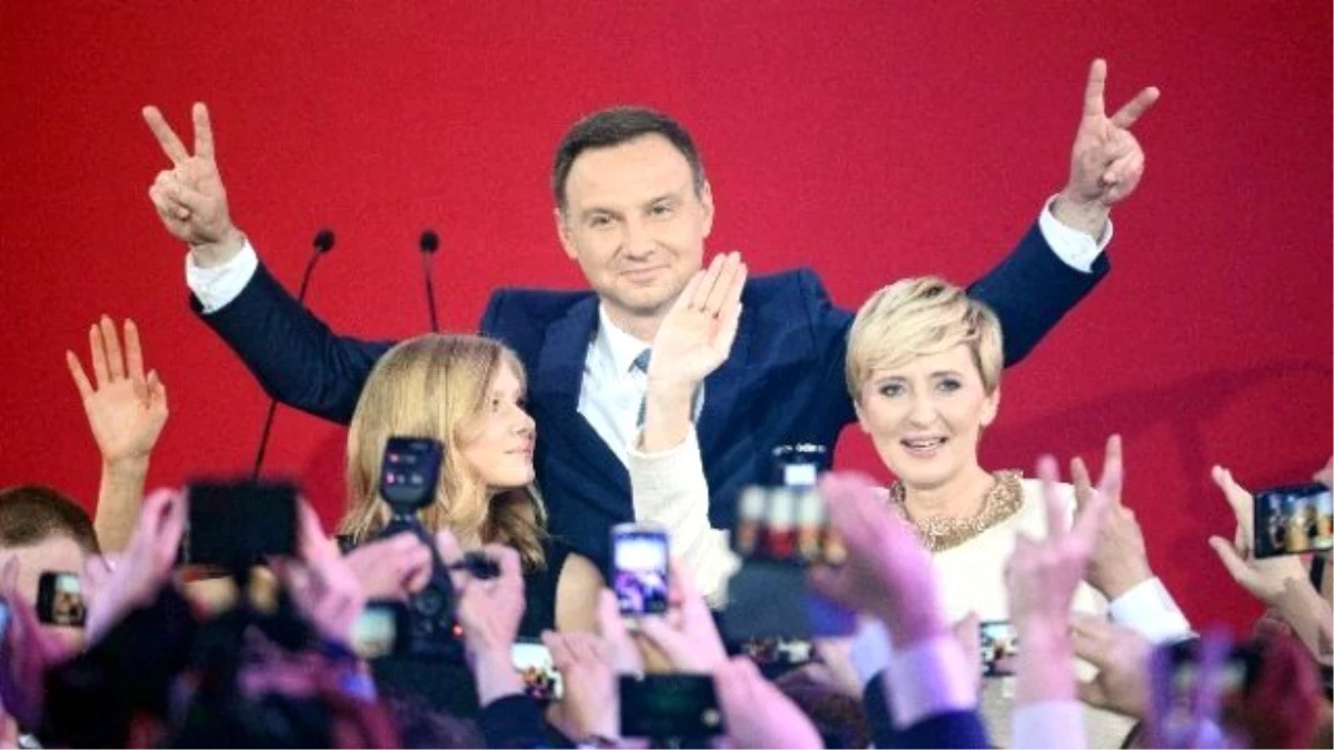 Polonya\'da Cumhurbaşkanlığı Seçimlerini Duda Kazandı