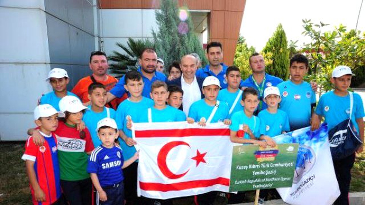 Seferihisar\'da 1\'inci Uluslararası Çocuk Futbol Turnuvası