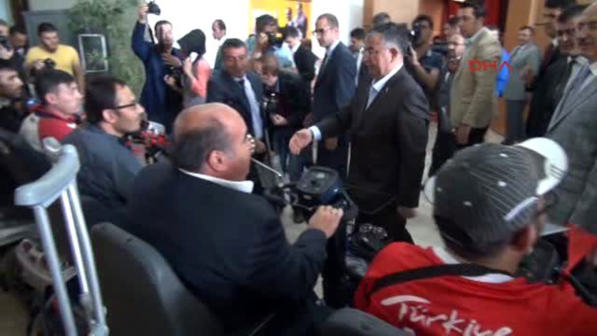 Sivas Bakan Yılmaz, Engellilere Akülü Araç Dağıttı