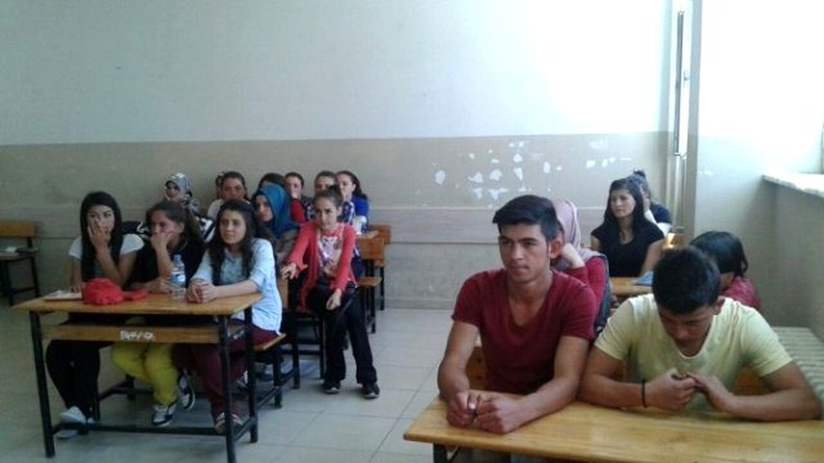 Son Sınıf Öğrencilerine Bağımlılık Semineri Verildi