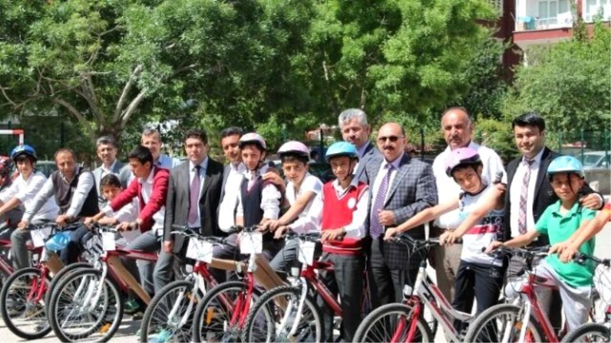 Sungurlu\'da Öğrencilere 33 Adet Bisiklet Dağıtıldı