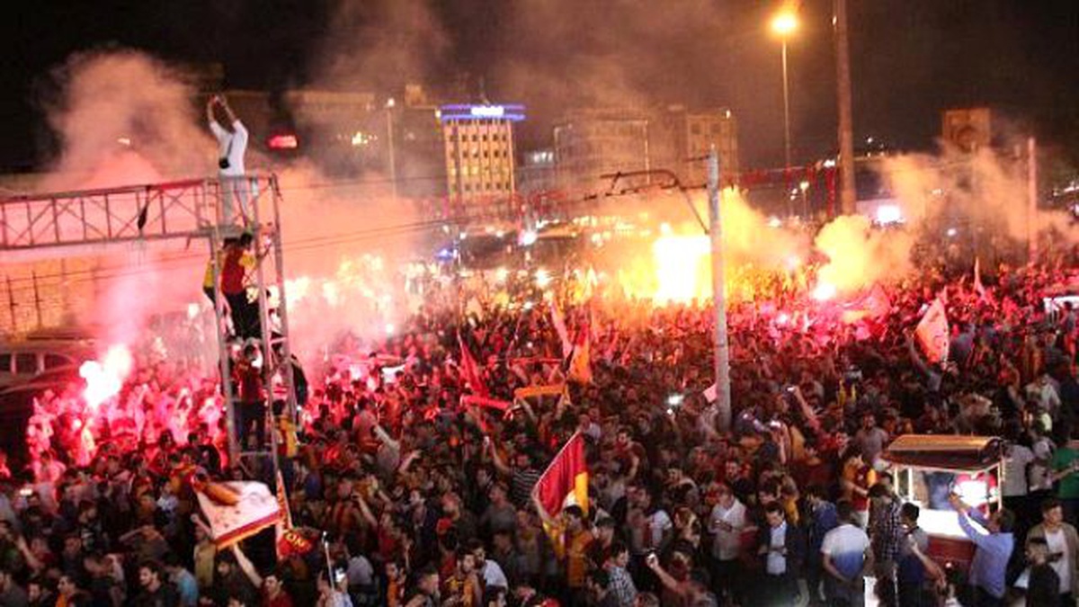 Taksim Meydanı\'nda Şampiyonluk Coşkusu
