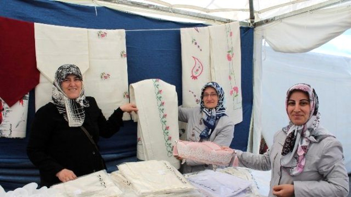 Tekirdağlı Kadınlar Diktikleri Kumaşları Satarak Bağış Yapıyor