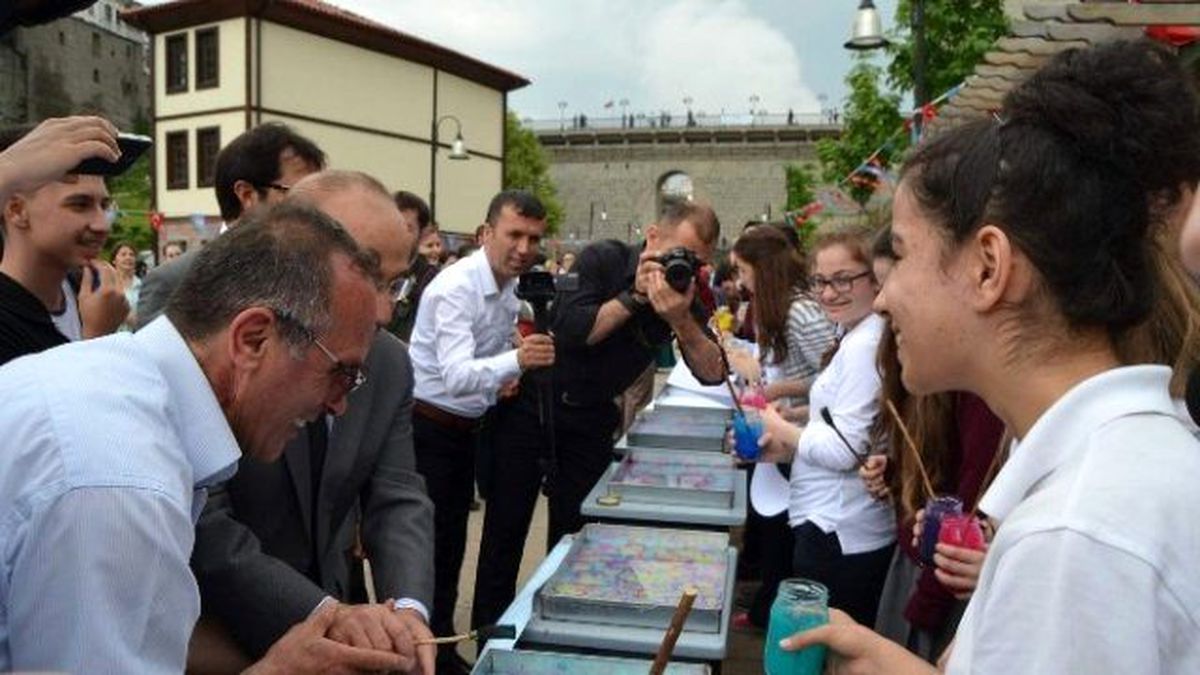 Trabzon\'da İlginç Ebru Denemesi