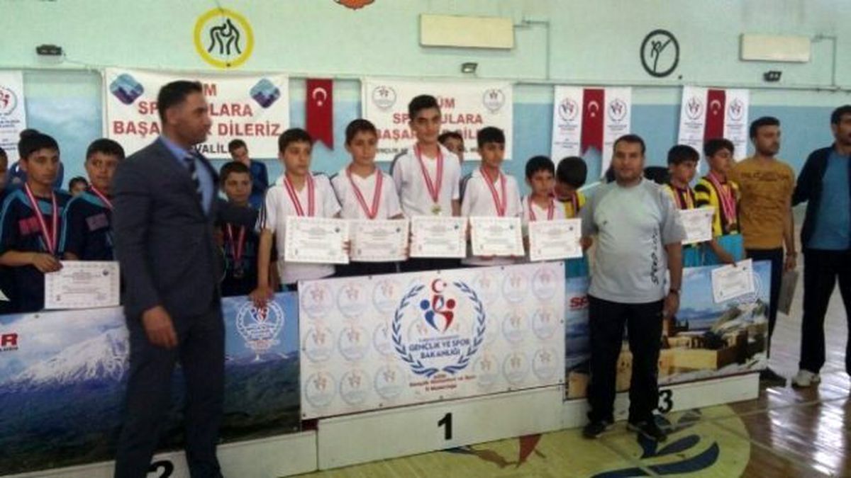 Vanlı Badmintoncular Grup Birincisi Oldu