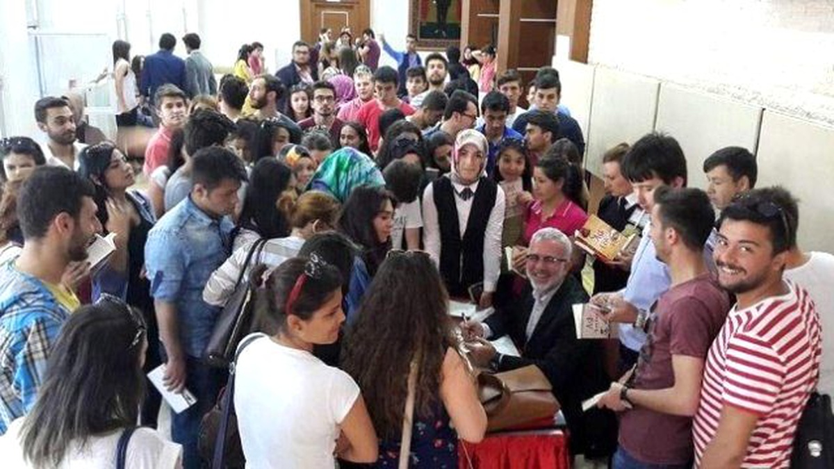 Yenişehirlioğlu\'na \'Yılın Edebiyatçısı\' Ödülü