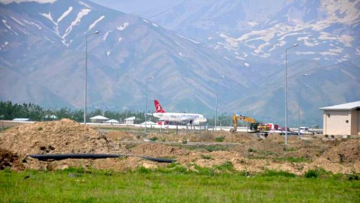 Yüksekova Havaalanı\'nda Açılış Öncesi Son Rötuşlar